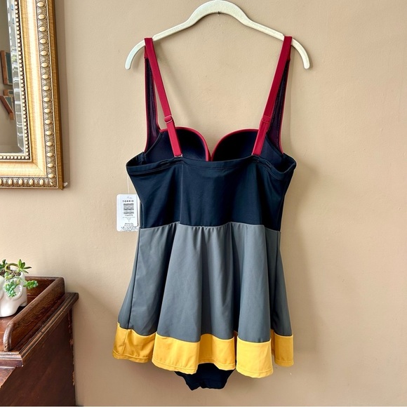 Torrid Harry Potter Fangirl Hogwarts Crest One-Piece Swim Dress Underwire 1X NWT - Picture 8 of 15